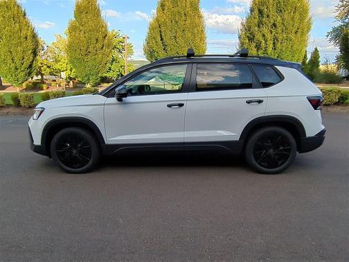 2025 Volkswagen Taos 1.5T SE Black