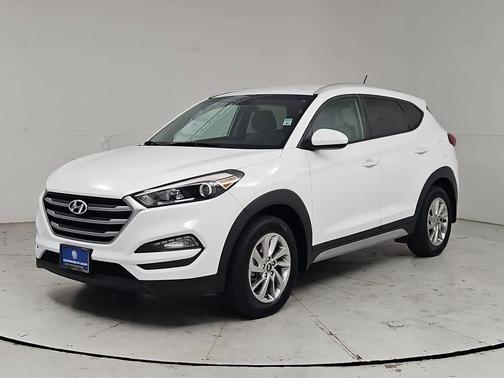 Dazzling White 2017 Hyundai TUCSON SE