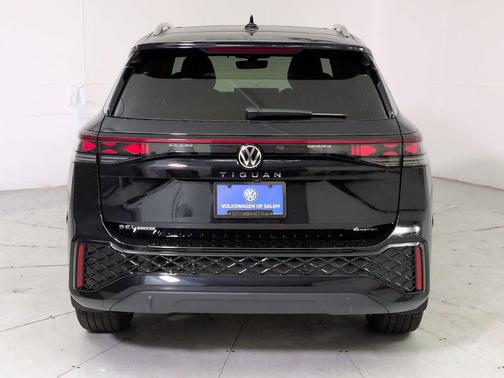 2026 Volkswagen Tiguan 2.0T SEL R-Line 4MOTION