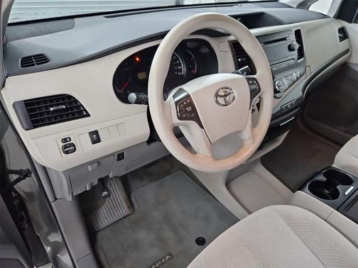 2014 Toyota Sienna LE
