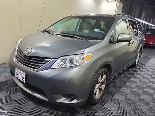 2014 Toyota Sienna LE