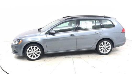Photo 2 of 16 of 2017 Volkswagen Golf SportWagen TSI SE