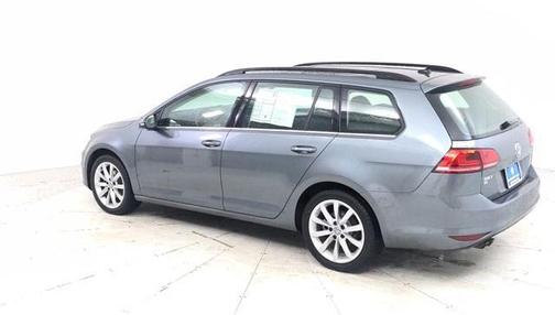 Photo 3 of 16 of 2017 Volkswagen Golf SportWagen TSI SE