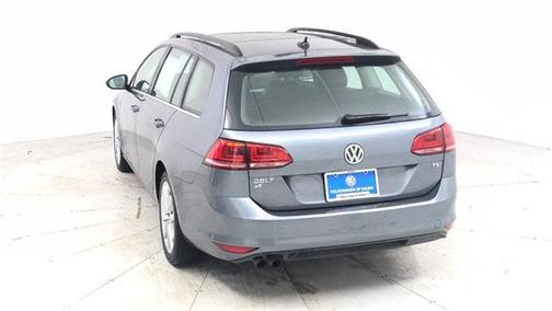 Photo 4 of 16 of 2017 Volkswagen Golf SportWagen TSI SE