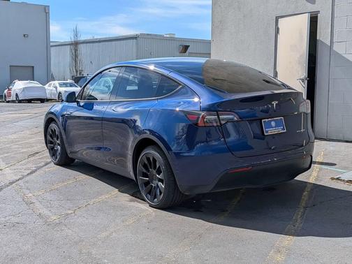 2022 Tesla Model Y Long Range Dual Motor All-Wheel Drive