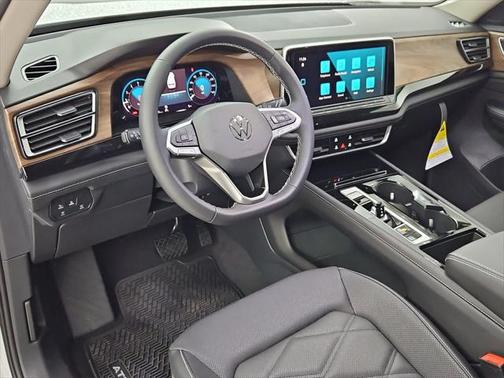 2025 Volkswagen Atlas 2.0T SE w/Technology 4MOTION