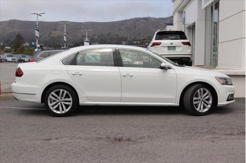 2018 Volkswagen Passat 2.0T SE