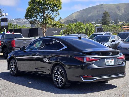 Caviar 2023 Lexus ES 300h Base