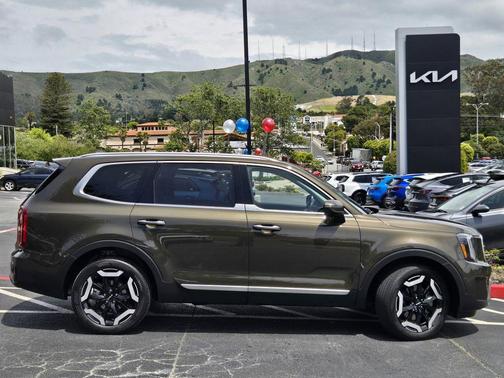 Dark Moss 2023 Kia Telluride S