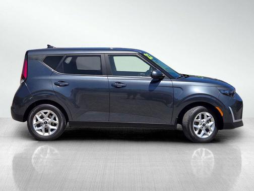 Gravity Gray 2023 Kia Soul LX