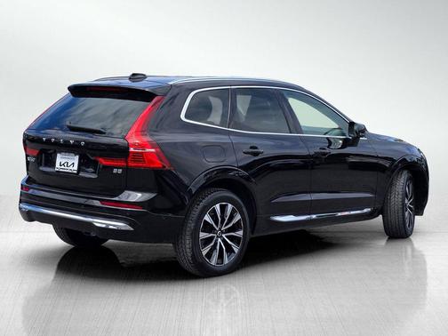 Onyx Black Metallic 2023 Volvo XC60 B5 Plus Bright Theme