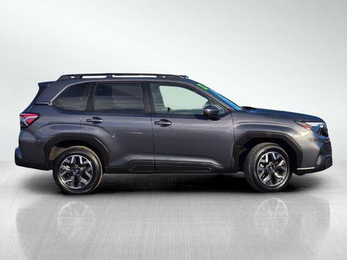 Magnetite Gray Metallic 2025 Subaru Forester Premium