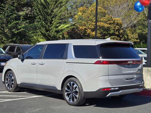 2024 Kia Carnival EX