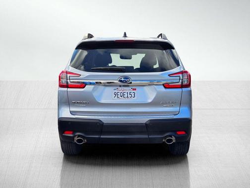 Ice Silver Metallic 2023 Subaru Ascent Limited 8-Passenger