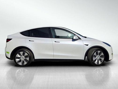 Pearl White Multi-Coat 2023 Tesla Model Y Long Range Dual Motor All-Wheel Drive