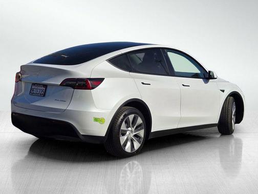 Pearl White Multi-Coat 2023 Tesla Model Y Long Range Dual Motor All-Wheel Drive