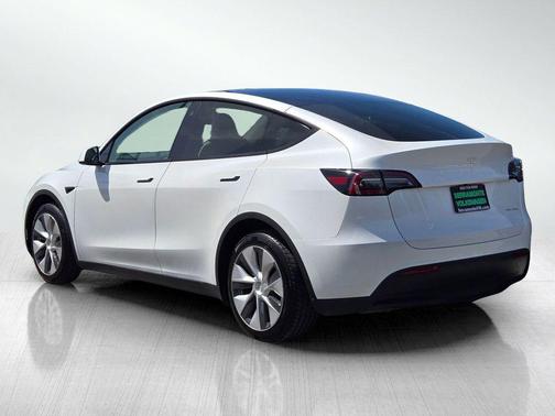 Pearl White Multi-Coat 2023 Tesla Model Y Long Range Dual Motor All-Wheel Drive