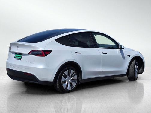 Pearl White Multi-Coat 2023 Tesla Model Y Long Range Dual Motor All-Wheel Drive
