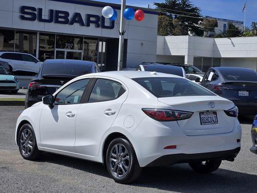 Frost 2019 Toyota Yaris Sedan LE