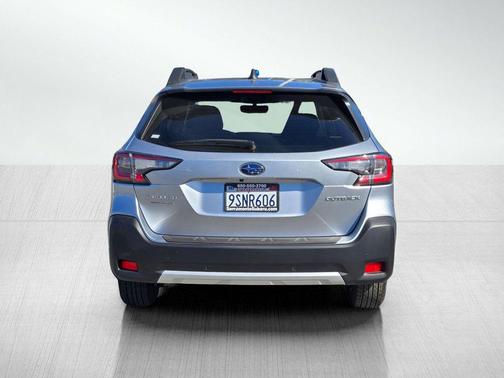 Ice Silver Metallic 2025 Subaru Outback Limited