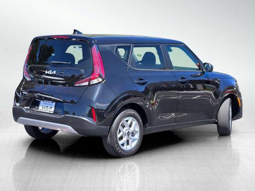 Fusion Black 2025 Kia Soul LX