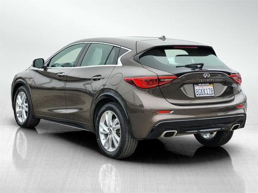 2017 INFINITI QX30 Premium