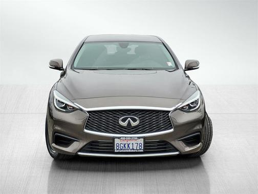 2017 INFINITI QX30 Premium