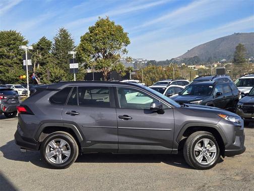 2022 Toyota RAV4 Hybrid LE