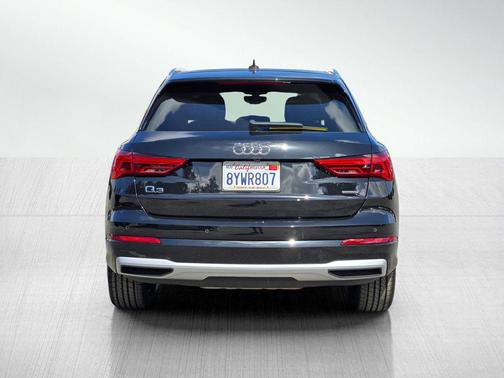 Mythos Black Metallic 2022 Audi Q3 40 Premium Plus