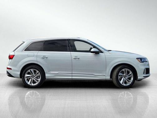 Glacier White Metallic 2022 Audi Q7 55 Premium Plus