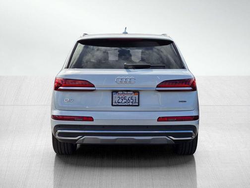 Glacier White Metallic 2022 Audi Q7 55 Premium Plus