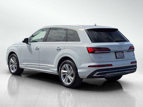 Glacier White Metallic 2022 Audi Q7 55 Premium Plus