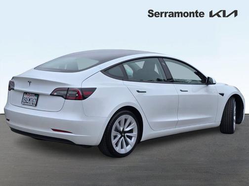 Pearl White Multi-Coat 2022 Tesla Model 3 Standard Range