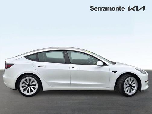 Pearl White Multi-Coat 2022 Tesla Model 3 Standard Range