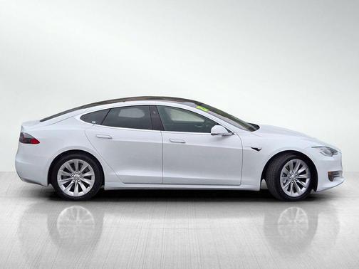 Pearl White Multi-Coat 2017 Tesla Model S 75