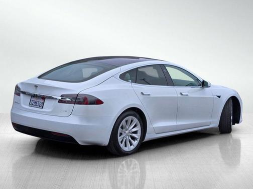 Pearl White Multi-Coat 2017 Tesla Model S 75