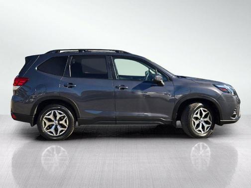 Magnetite Gray Metallic 2023 Subaru Forester Premium