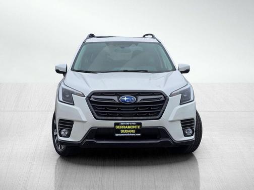 Crystal White Pearl 2023 Subaru Forester Limited