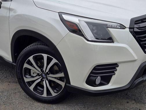 Crystal White Pearl 2023 Subaru Forester Limited
