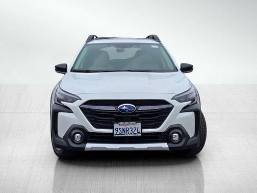 Crystal White Pearl 2025 Subaru Outback Limited