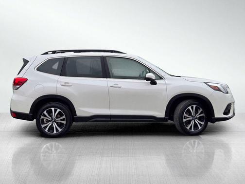 Crystal White Pearl 2023 Subaru Forester Limited