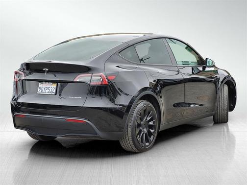 2022 Tesla Model Y Long Range Dual Motor All-Wheel Drive