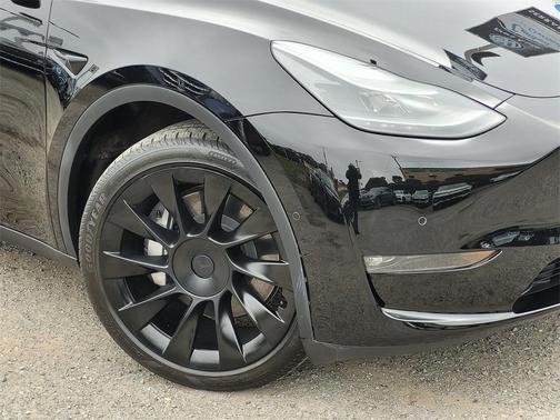 2022 Tesla Model Y Long Range Dual Motor All-Wheel Drive