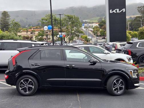 Aurora Black Pearl 2023 Kia Niro SX