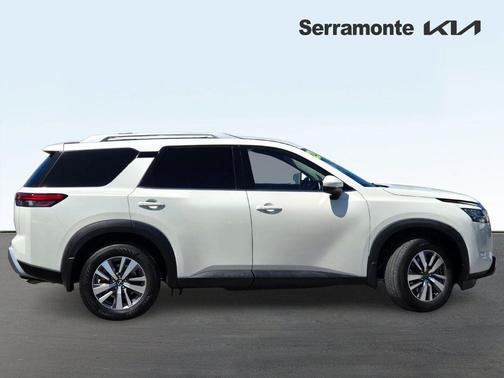 Pearl White Tricoat 2023 Nissan Pathfinder SL FWD