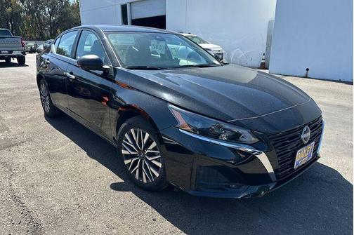 Black 2025 Nissan Altima SV