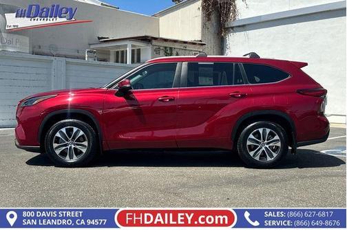 Red 2023 Toyota Highlander XLE