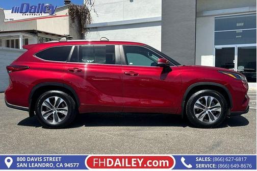 Red 2023 Toyota Highlander XLE