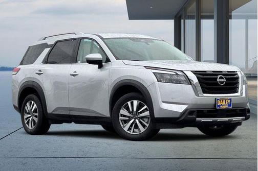 Brilliant Silver Metallic 2025 Nissan Pathfinder SL