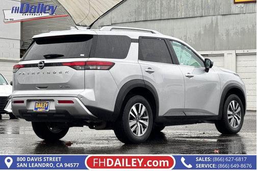 Brilliant Silver Metallic 2025 Nissan Pathfinder SL